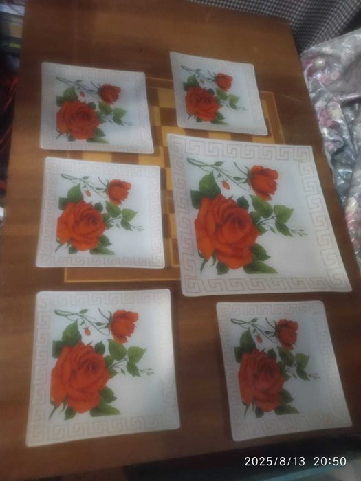 Квадратные  стеклянные тарелки