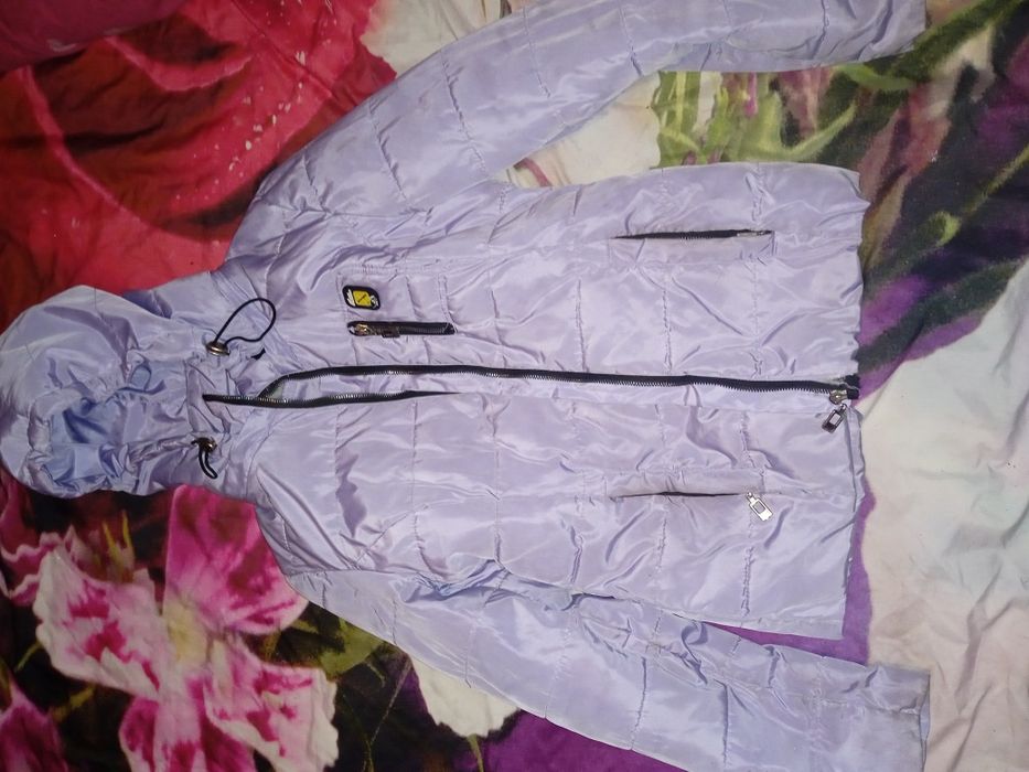 Продам женские куртки