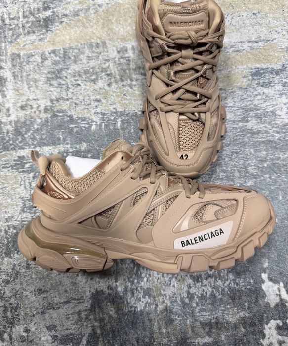 Balenciaga track bej