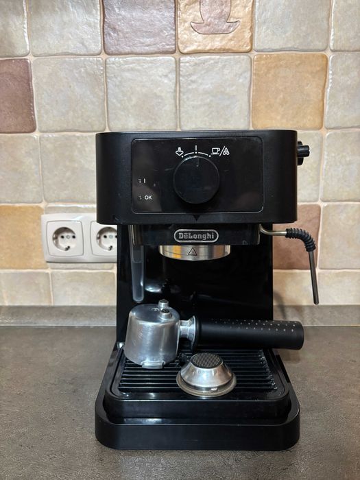 Кофеварка DeLonghi EC230.BK