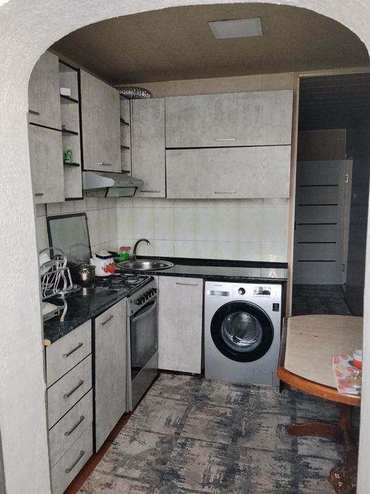 2х комнатная на 2 этаже в 1 микрорайоне