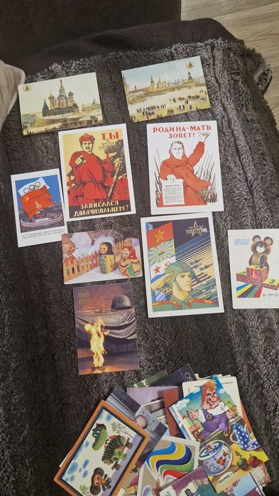 Продават се стари съветски календарчета