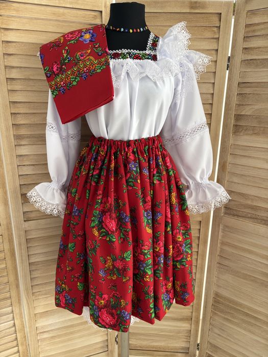 Costum popular pentru doamne de Maramureș