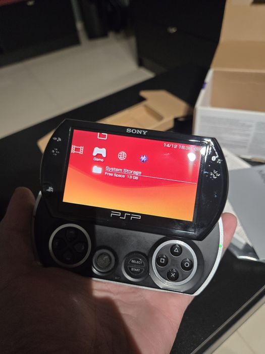 PSP GO с кутия като ново!