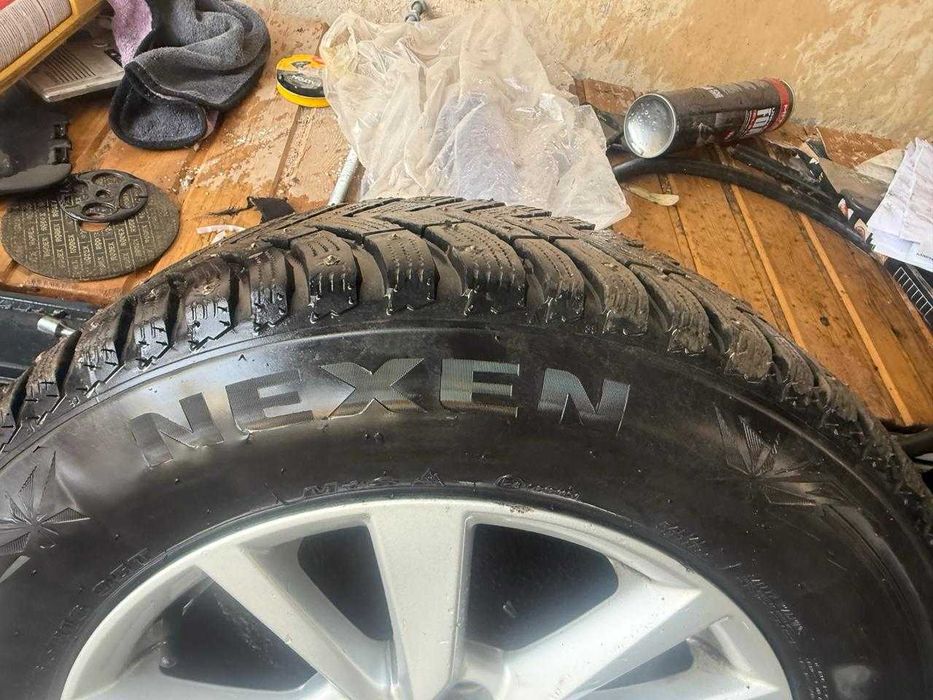 Продам зимние шины с дисками