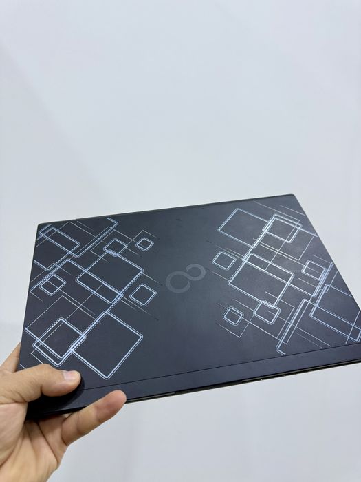 ULTRABOOK Fujitsu i3 8-avlod