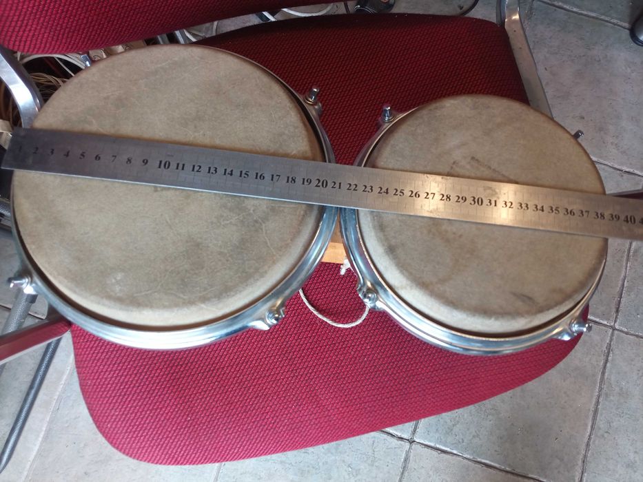 Продавам бонгоси