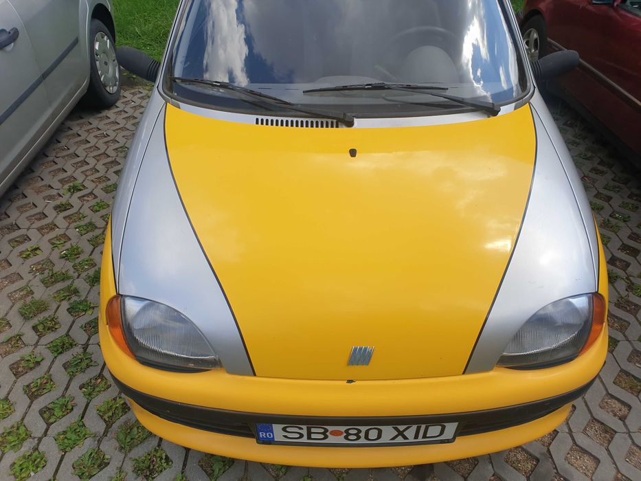Fiat Seicento galben cu gri