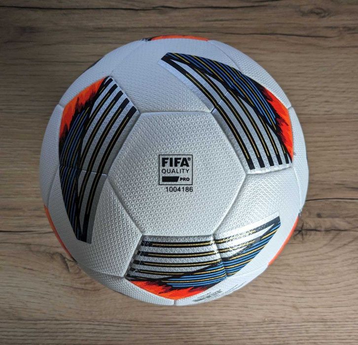 Футбольный мяч Adidas Tiro Pro