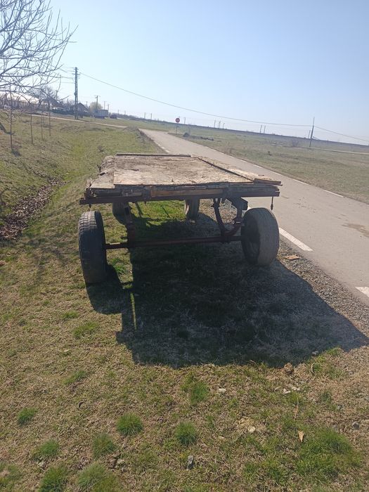 Vând straf și platforma