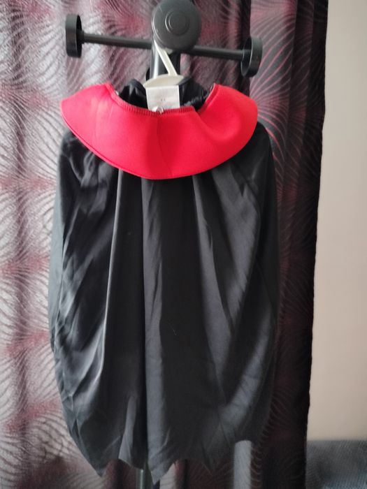 Vând costume de petrecere, festivități