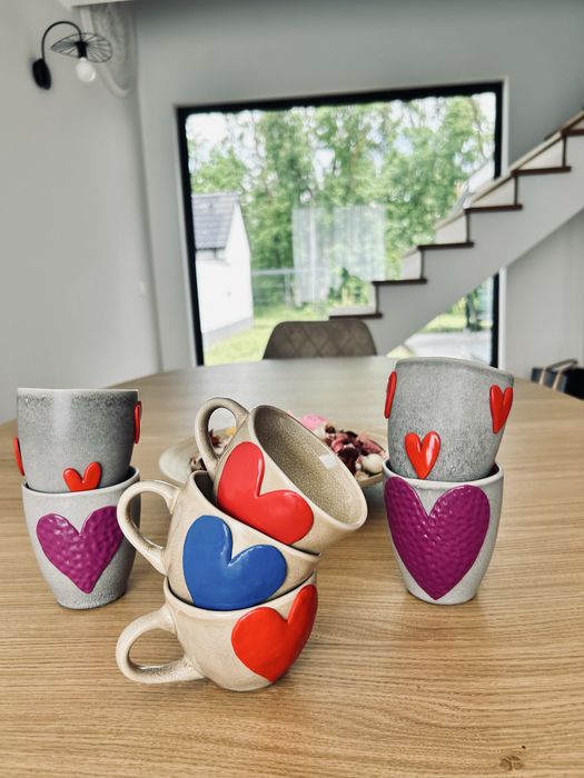 Pahar din ceramica, decorat manual cu o inimă texturata, din lut polimeric!