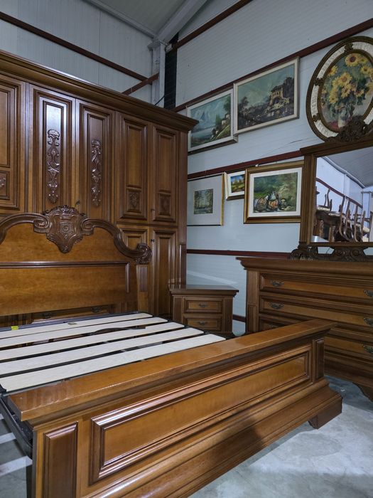 Dormitor lemn masiv Dulap pat noptiere comoda