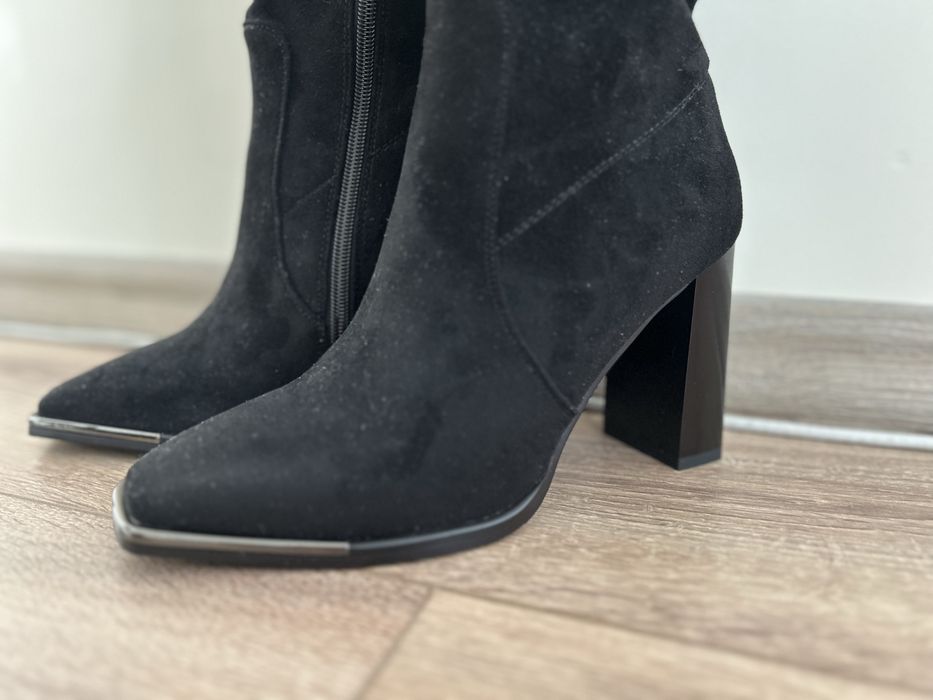 Дамски велурени ботуши