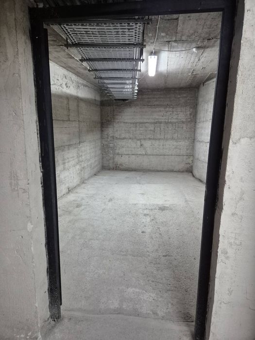 Дава се под наем Гараж / Паркомясто в Варна, Базар Левски - 35 кв.м за 163.2 € - Снимка #2