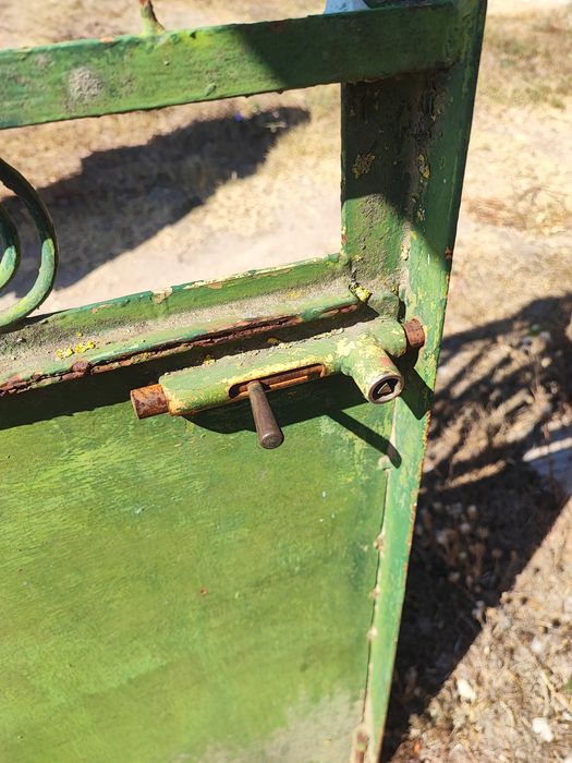 Продавам дворна  врата