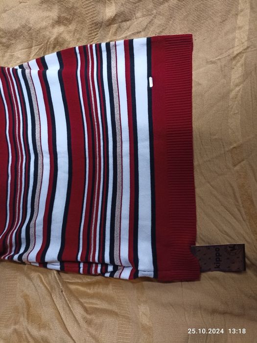 Отдам за бутылку масла.Женское платье , джемпер46размер