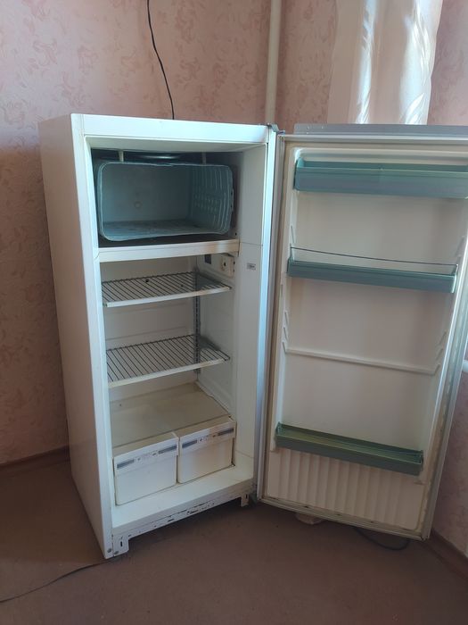 Продаю Холодильник Орск работает отлично матом колбасный.