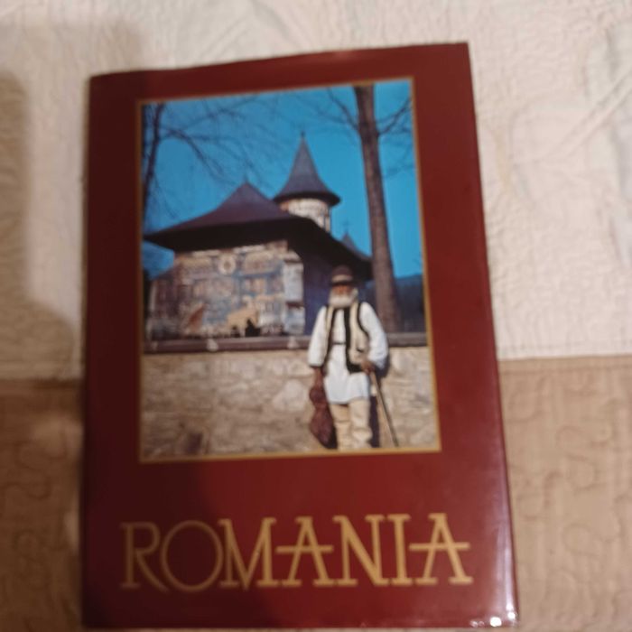 Album România în română, engleză, franceză