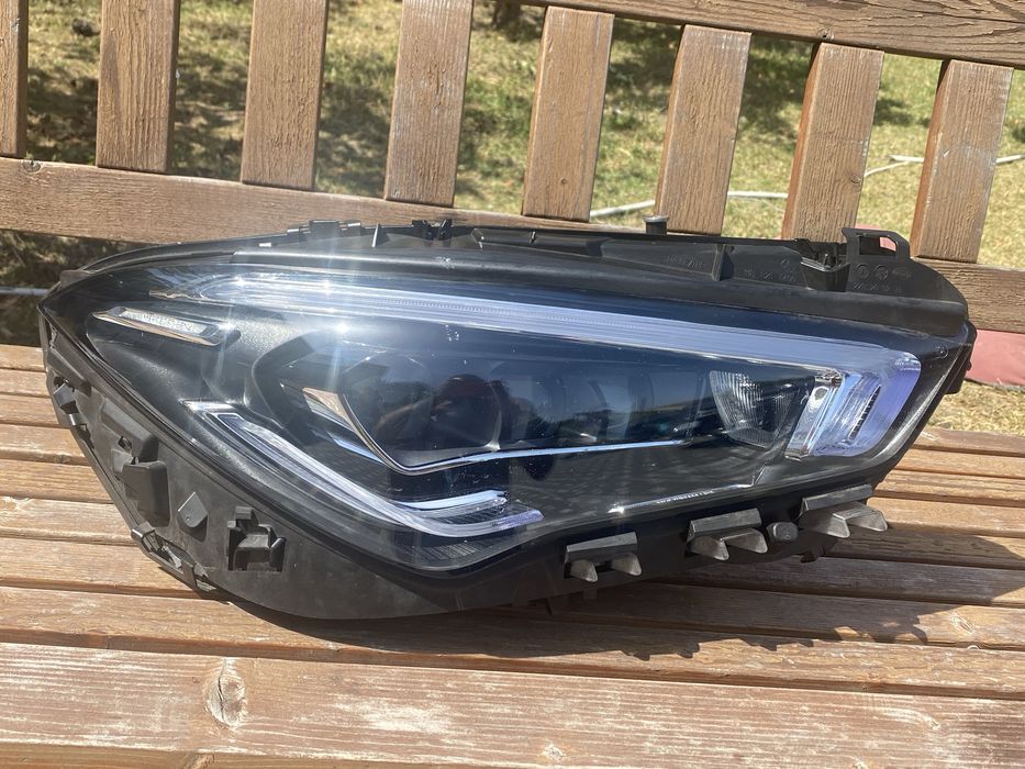 Far dreapta mercedes A CLA w118 906 90 00 mode 2020