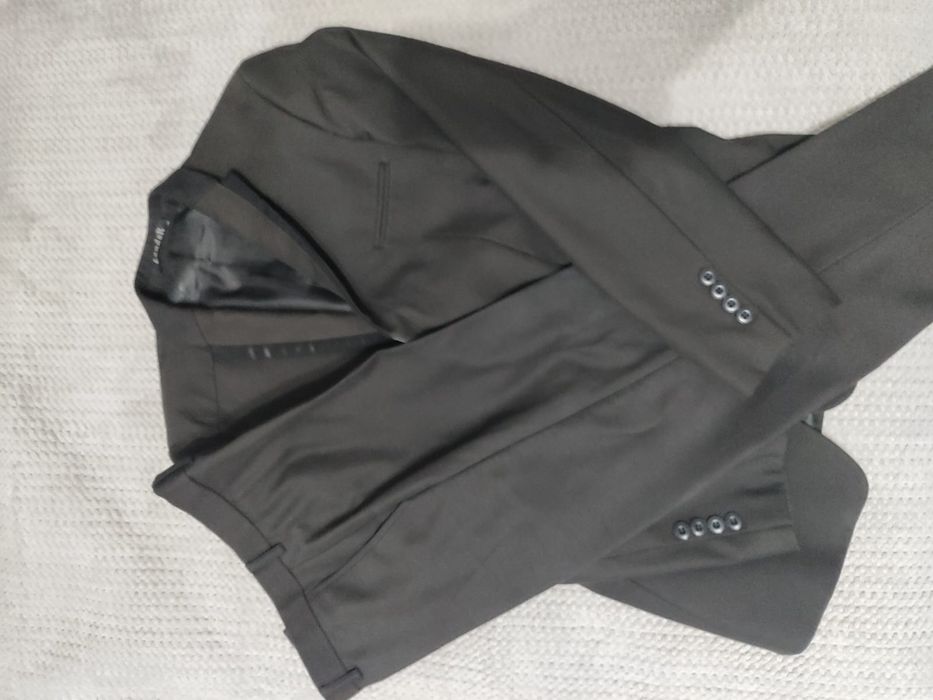 Продам 2 пары костюма