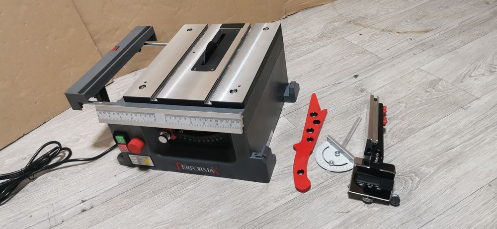 Mini circular de masă