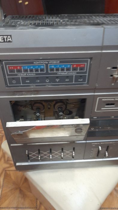 Магнитофон Комета кассетный