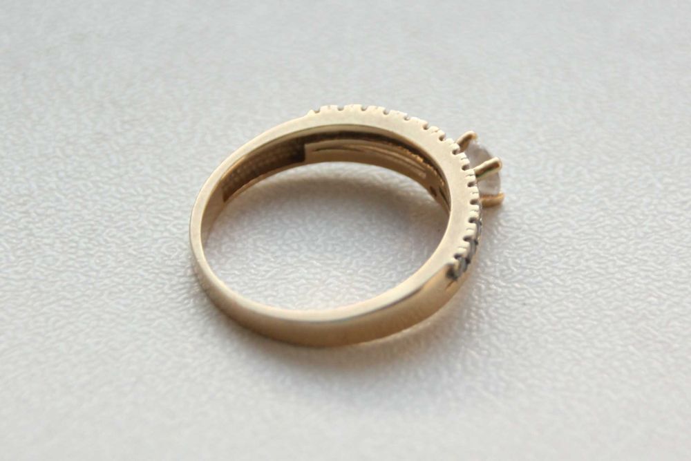 Inel aur 14K logodna cu pietre albe XS