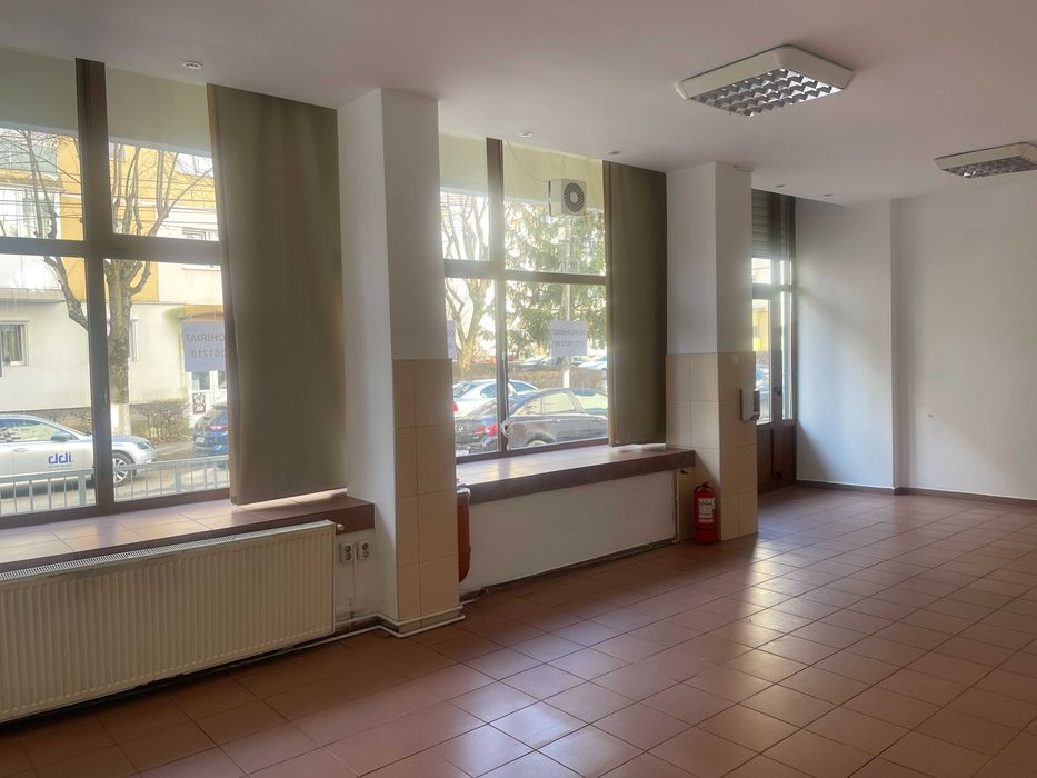 Inchiriez spatiu comercial