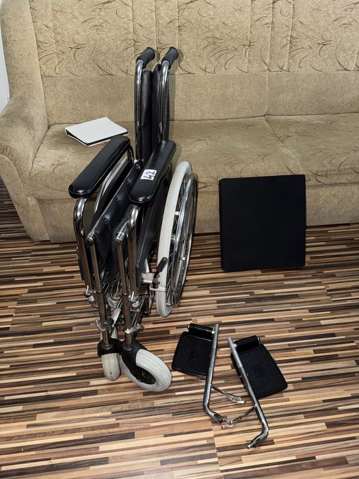 Scaun rulant pliabil dizabilitati handicap batrani