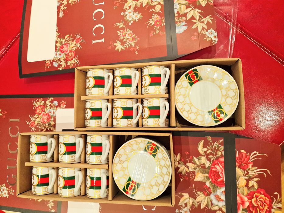 Set cadou 12 piese( 6 farfurii+6 cescute),cutie,saculet