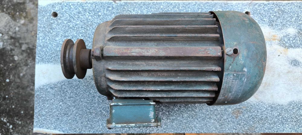 Ел.мотор трифазен 1,1KW 1410 об./мин. ,от шивашки банциг