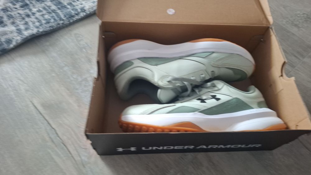 Продам кросовки орегенал Under armour