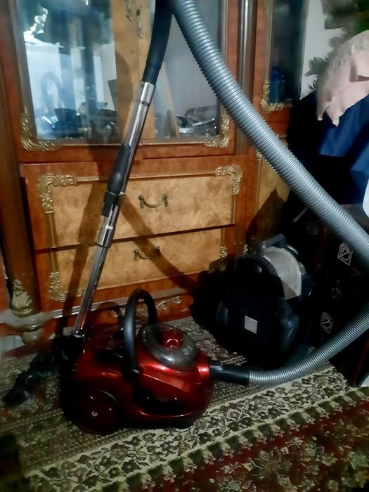Продаю пылесось viteek