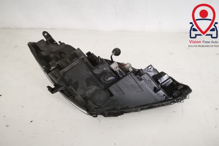 Ляв фар Оригинален Халогенен В добро състояние Тойота Ярис / Toyota Ya