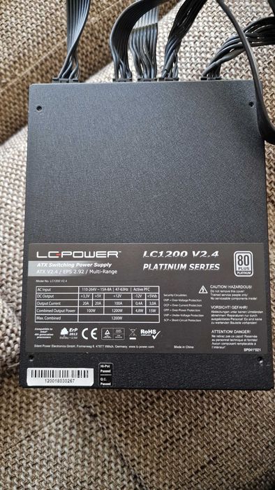Продавам компютърно захранване LC-POWER LC1200 V2.4