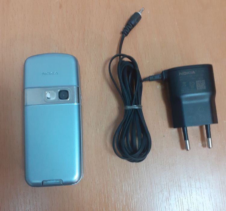 Vând Telefon Nokia, împreună cu încărcătorul original.Liber de Rețele
