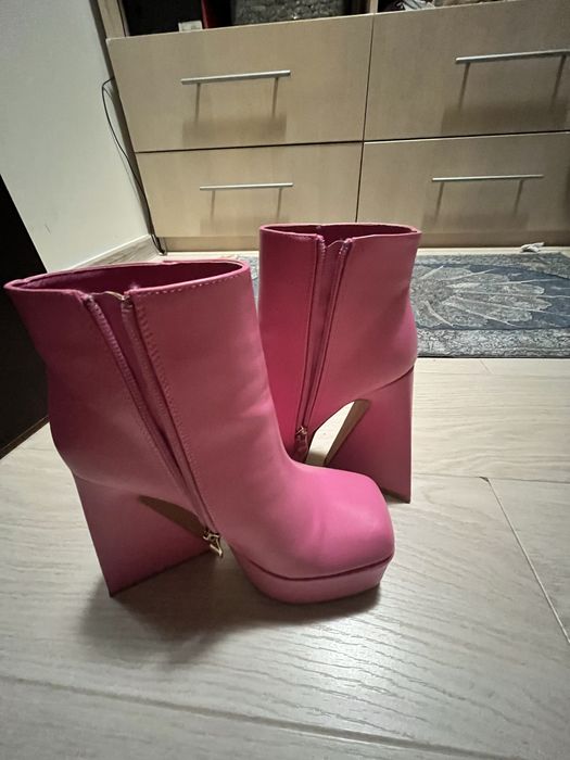 Ghete roz marimea 36 noi