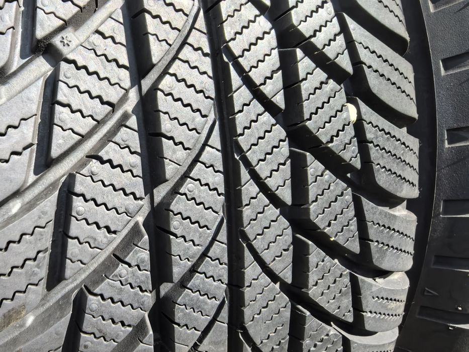 225/55/17 Бриджстоун ДОТ 2018 г - Рън Флат / като нови