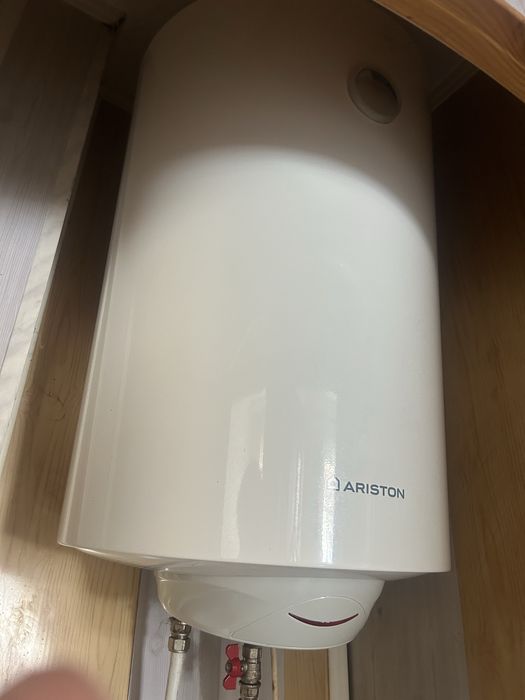 De vanzare boiler Ariston 100 litri aproape nou