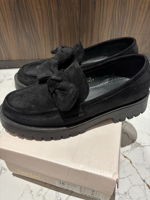 Черни велурени лоуфъри