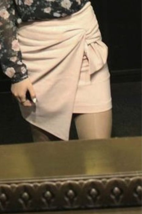 Къса пола в розов цвят