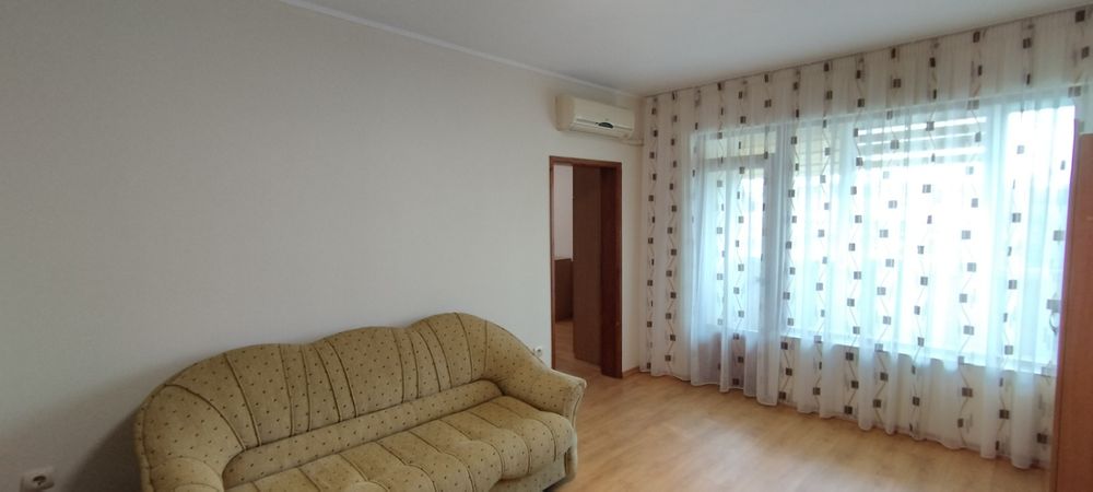 Тристаен апартамент срещу ХЕИ и Палах Център