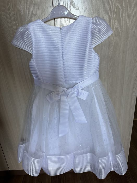 Продам белое платье для девочки