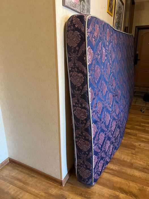 Отдам матрас 2-х спальный