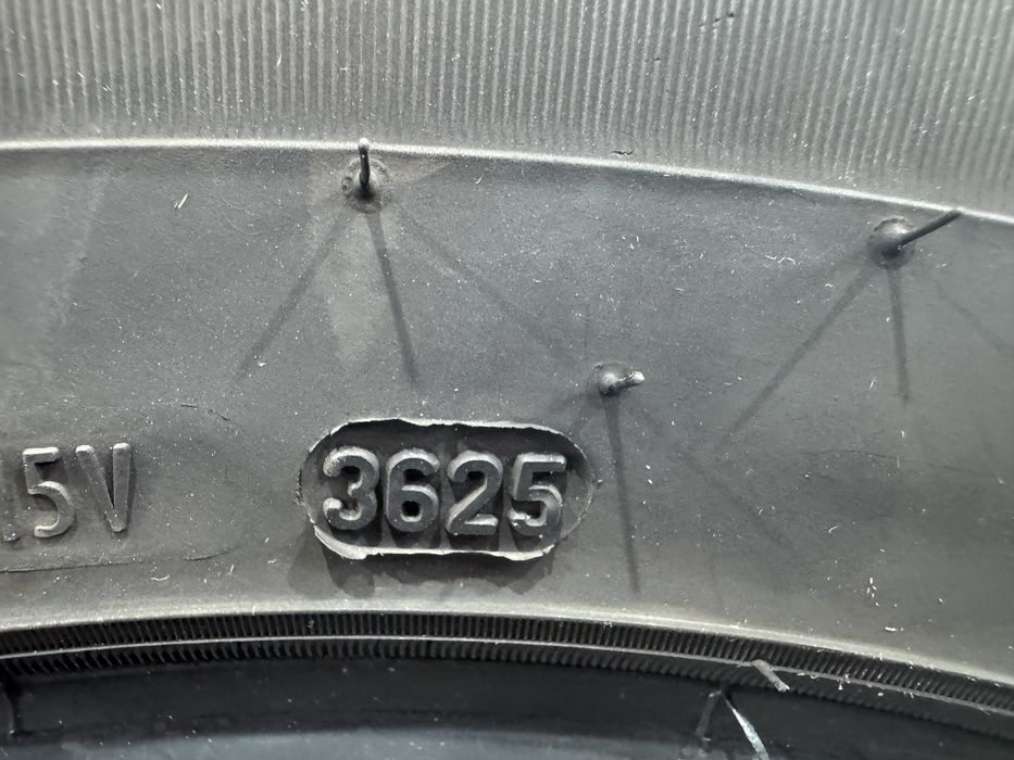 Гуми за бус 235 65 16C Pirelli