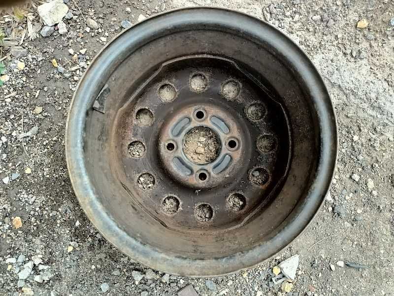 Продам ОДИН оригинальный металлический диск на Ford
