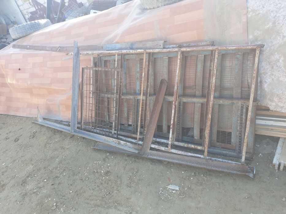 Әр түрлі темірлер бар