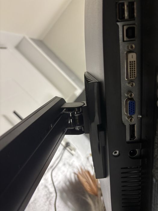 Vand monitor dell:60 hz