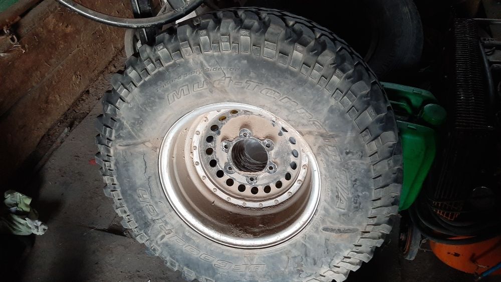 Шина с диском продам срочна  BFGoodrich.